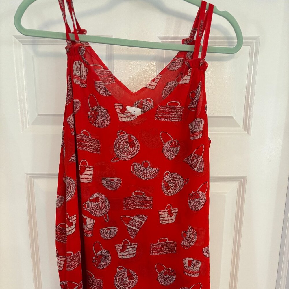 Red sleeveless blouse,